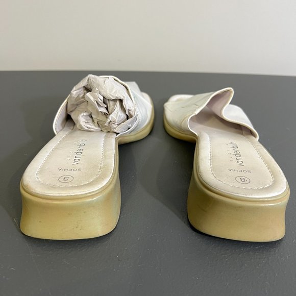GLORIA VANDERBILT White Slip‎ On Sandals (8) - Picture 5 of 7